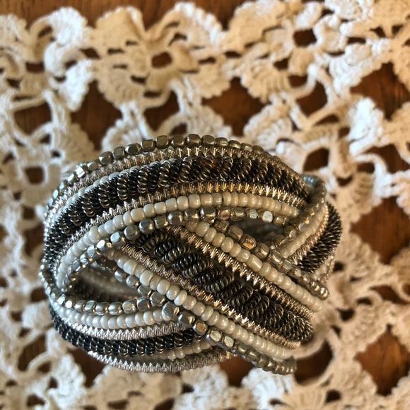 Black, silver and white beaded bracelet - Picture 3 of 3